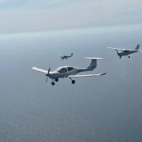 Vol en patrouille (DA40 et 3 Cessna)